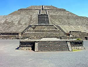 Archivo:Mexico-3498 - Pyramid of the Sun (2213947731)