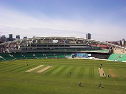 Archivo:OCS Stand (Surrey v Yorkshire in foreground)