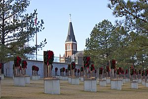 Archivo:Oklahoma City National Memorial at Christmas