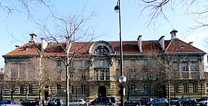 Archivo:P1000874 Paris XIII Boulevard de l'Hopital ENSAM reductwk