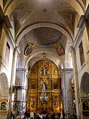 Archivo:Pravia - Iglesia de Santa María la Mayor 06