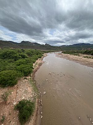 Archivo:Río Parapetí desde el puente cerca a San Antonio del Parapetí (vista oeste) - Charagua Iyambae, Bolivia