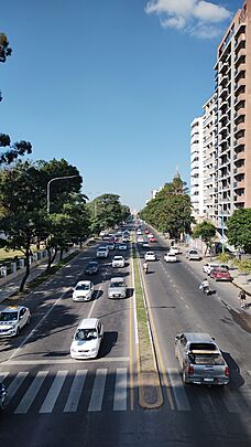 Archivo:San Miguel de Tucumán desde puente de Avenida Mate de Luna 2023 2