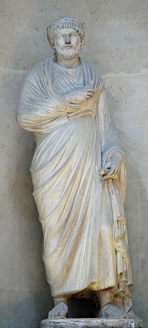 Archivo:Sarapis priest Louvre Ma1121
