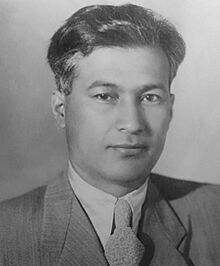 Sharof Rashidov in 1944.jpg