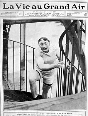 Archivo:Tour Eiffel 1905 championnat de l'escalier