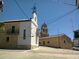 Ayuntamiento e iglesia de San Lorenzo.