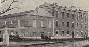 Archivo:1929-10-01, Vida Gráfica Española, En Arévalo todo es interesante (cropped) Vista de la hermosa Fábrica de don Gerardo Martín Heredero