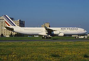 316co - Air France Airbus A340, F-GLZQ@CDG,06.09.2004 - Flickr - Aero Icarus.jpg