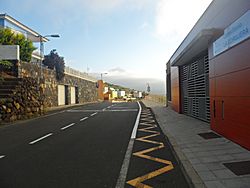 Calle La Corujera delante del Consultorio.JPG