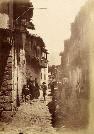 Archivo:Calle de Cuacos de Yuste en 1858, por Charles Clifford