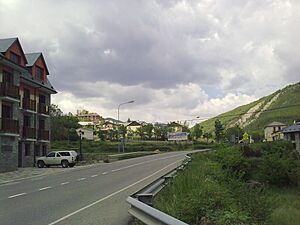 Archivo:Castiello de Jaca, la route principale