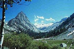 Archivo:Cloud Canyon