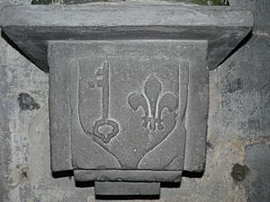 Archivo:Console aux armes de l'abbaye de Mozac