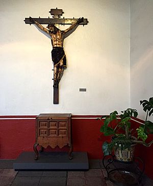 Archivo:Crucifijo decorativo en la Casa del Risco