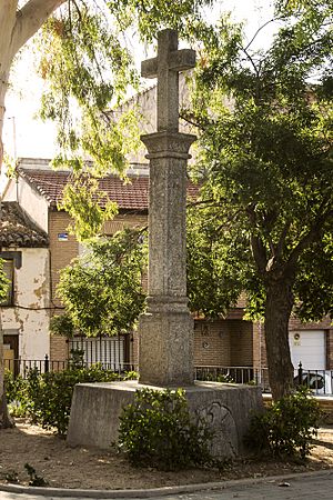 Archivo:Cruz Monumental de Cedillo del Condado, Raul Santiago Almunia