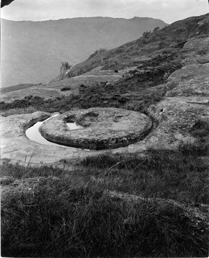 Archivo:Detalj från det skulpterade berget. Lokal, Samaipata, SV. om S-a Cruz de la Sierra, Bolivia - SMVK - 005856