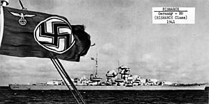 Archivo:El acorazado Bismarck y la bandera nazi