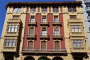 Archivo:Façana de la Rambla de la casa de l'Ascensor, Alacant