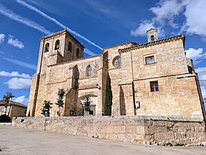 Archivo:Fachada iglesia de San Martín Obispo - Iglesias