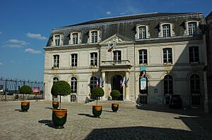 Archivo:France Loir-et-Cher Blois Hotel de ville 01