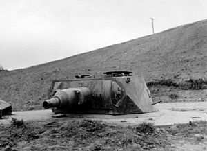 Archivo:German turret at Omaha Beach
