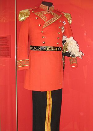 Archivo:Grand Master's of Malta military uniform (20th c.) 01 by shakko