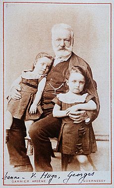 Archivo:Hugo avec Georges et Jeanne 1872