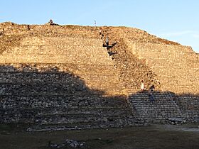 Kinich-Kakmo Mayan Pyramid - Izamal - Merida - Mexico.jpg