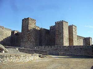 Archivo:Las murallas de Trujillo2