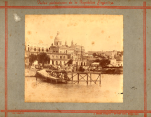 Archivo:MG-07-007 (muelle de la dovane demoli en 1891. muelle d desembarque en el rosario de santa fe.(rio parana))