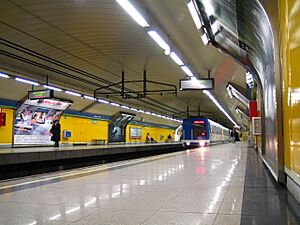Archivo:Metro Madrid Rubén Darío station
