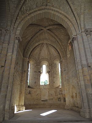 Archivo:Monasterio de Santa María de Monsalud - Capilla mayor