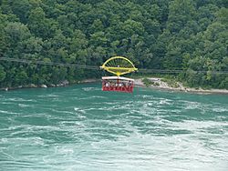 Archivo:Niagara Whirlpool with aerocar