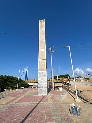 Archivo:Obelisco indígena Rohacha Guajira-20240901