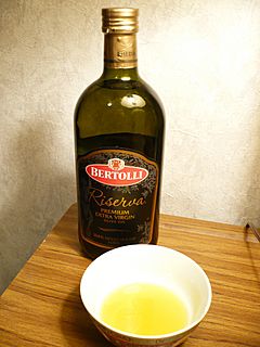 Archivo:Olive oil bottle Bertolli Riserva Premium