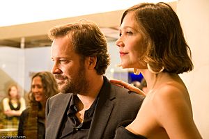 Archivo:Peter Sarsgaard and Maggie Gyllenhaal An Education 2009