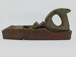 Archivo:Plaina Manual- lado b- Museu da Capitania de ilhéus