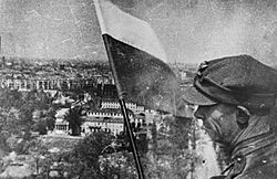 Archivo:Polish flag 1945 Berlin