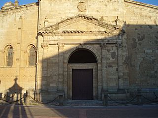 Portada principal, en la fachada oeste, de la Catedral de Ciudad Rodrigo (Salamanca)