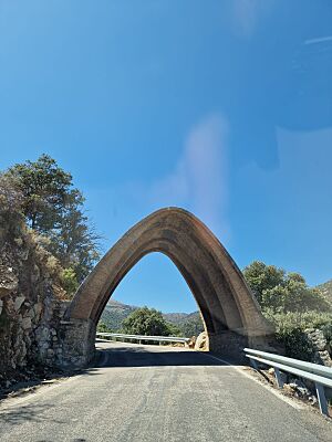 Archivo:Puente colgante agosto 2022