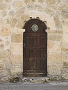 Puerta románica en la iglesia