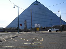 Archivo:Pyramidememphis1