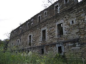 Archivo:San Pedro de Montes fachada Meridional