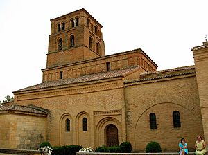Archivo:San Pedro de las Dueñas - Monasterio de San Pedro2