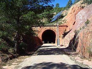 Archivo:Tunnel am VIa Verde de la Terra Alta
