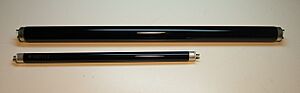Archivo:Two black light fluorescent tubes