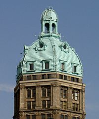 Archivo:Vancouver Sun Tower Dome Detail