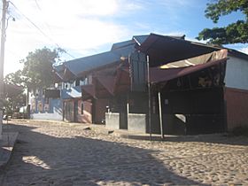 Archivo:Zona de Discotecas en Moyobamba