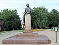 Бронзовый бюст дважды Героя Советского Союза А. А. Новикова (скульптор Е. Вучетич)